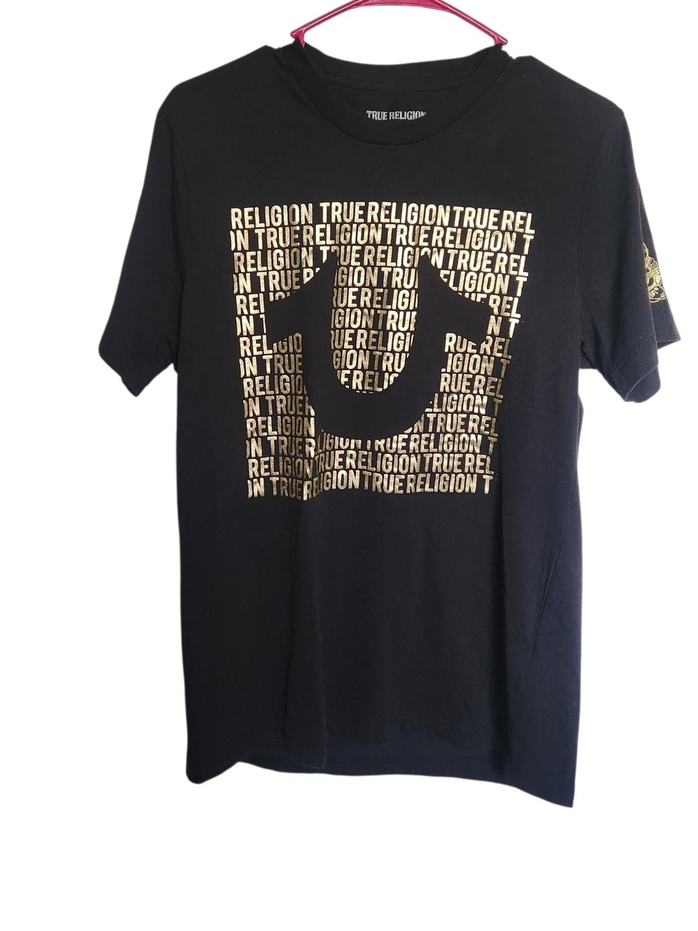 True Religion Mens Script Horseshoe Logo Tee with Gold Logo Block Print Medium